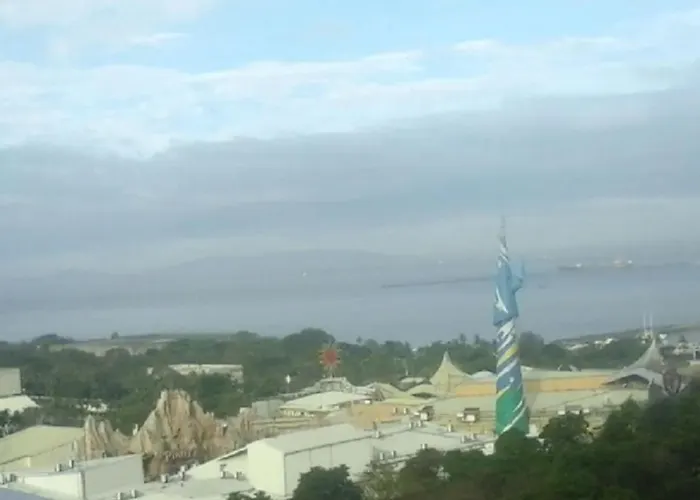 Bay View W/ Balcony, Netflix, 200mb Wi-fi Apartahotel
