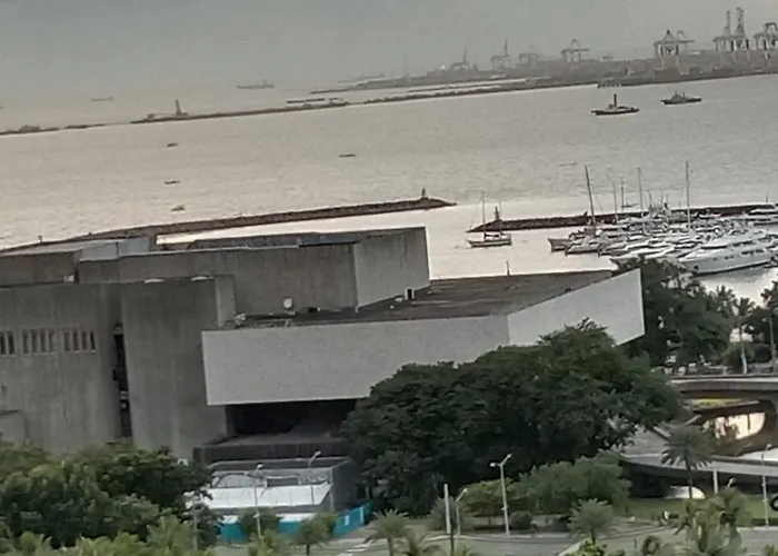 Apartahotel Bay View W/ Balcony, Netflix, 200mb Wi-fi Manila