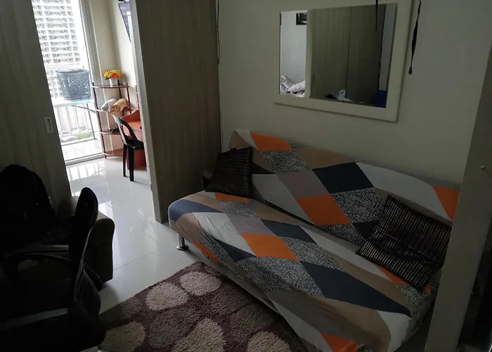 Bay View W/ Balcony, Netflix, 200mb Wi-fi Apartahotel *