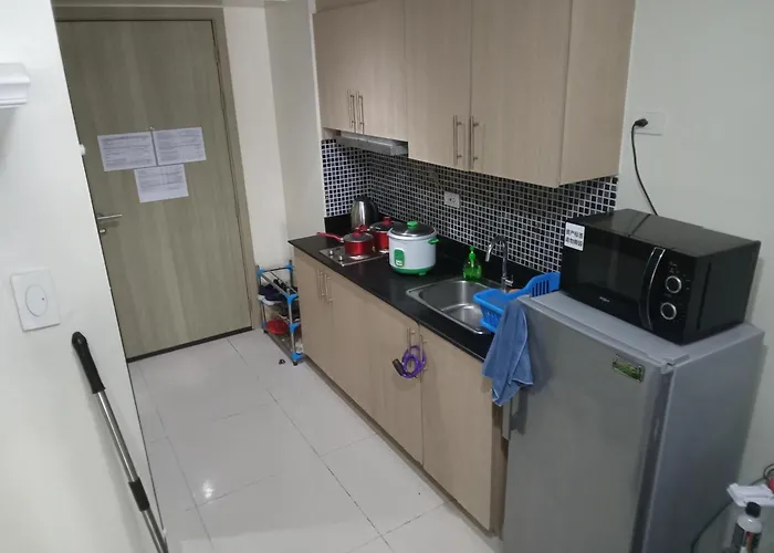 Bay View W/ Balcony, Netflix, 200mb Wi-fi Apartahotel *